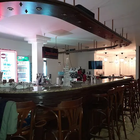 לינה וארוחת בוקר Demizson Panzio 3*