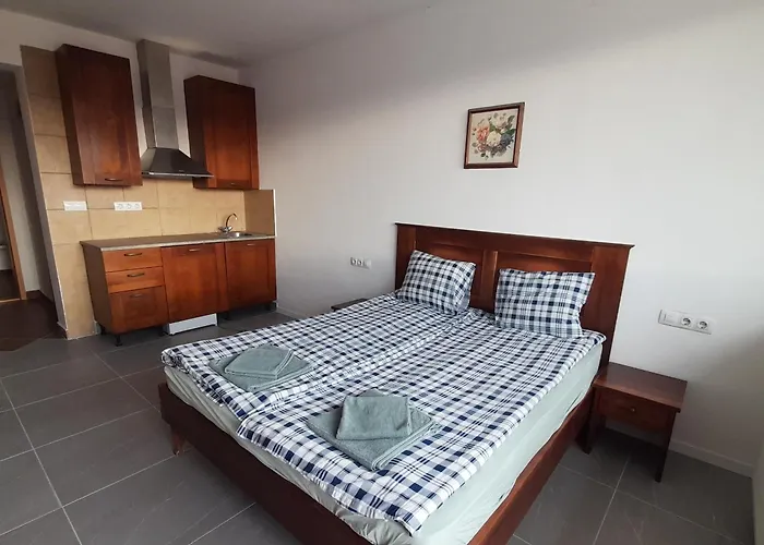 לינה וארוחת בוקר Demizson Panzio 3*